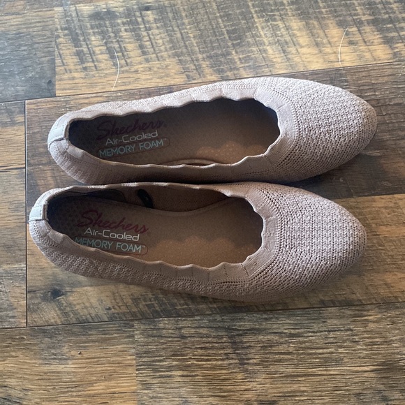 NWOT Skechers air cooled memory foam flats size 6.5 - Picture 2 of 5